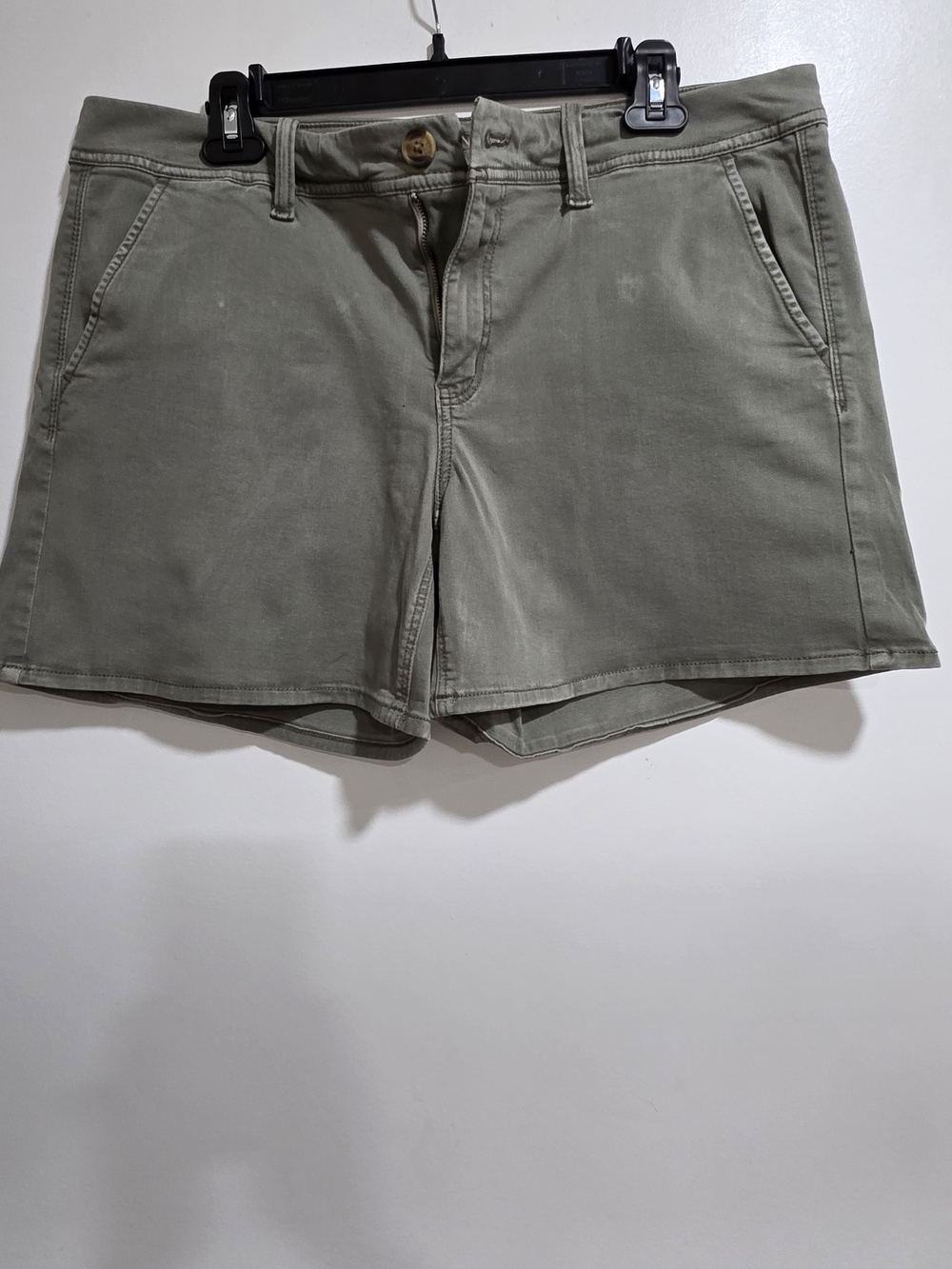 American Eagle Super Stretch X Mid Rise Chino Shorts Size 16 Olive